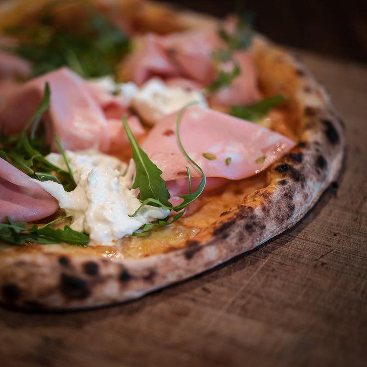 Pizza Mortadella - Burrata - Suggestie-Bastiano Bonheiden